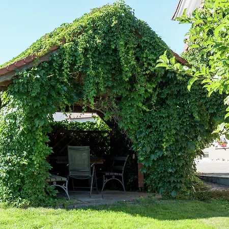 Cozy Apartment In Schwenningen With Garden Villingen-Schwenningen Exterior photo